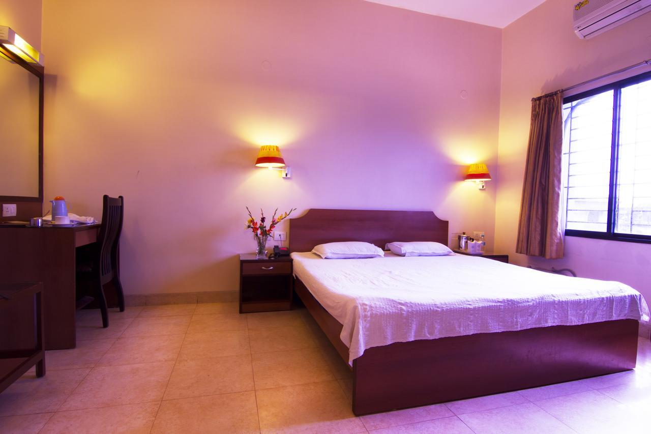Hotel Rajawas Dibrugarh Esterno foto