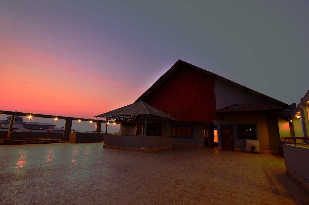 Hotel Rajawas Dibrugarh Esterno foto