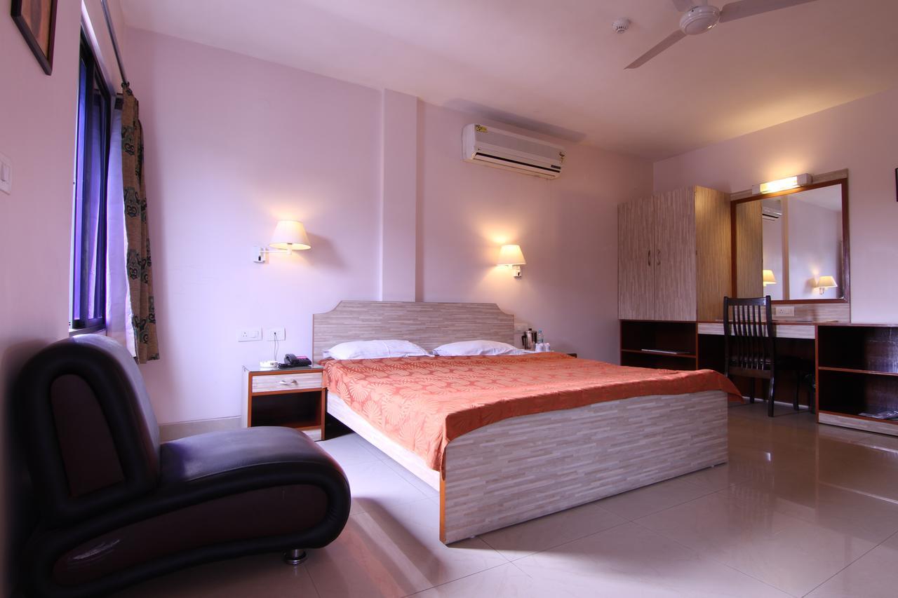 Hotel Rajawas Dibrugarh Esterno foto